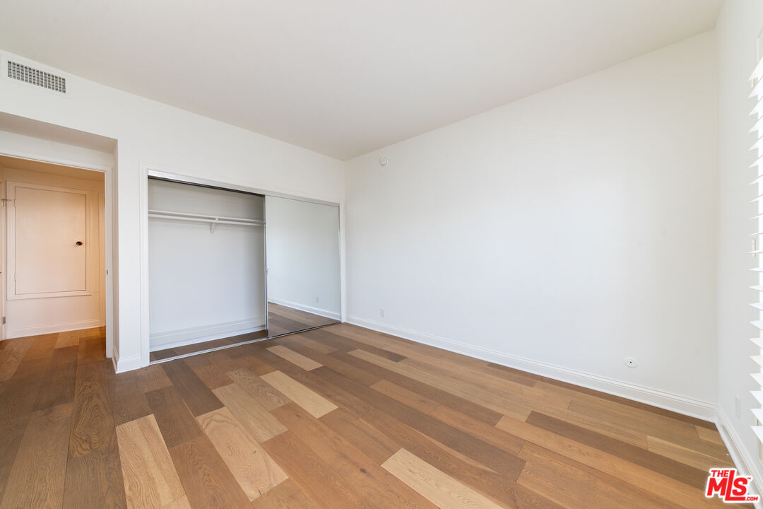 125 S Elm Dr Unit: 201