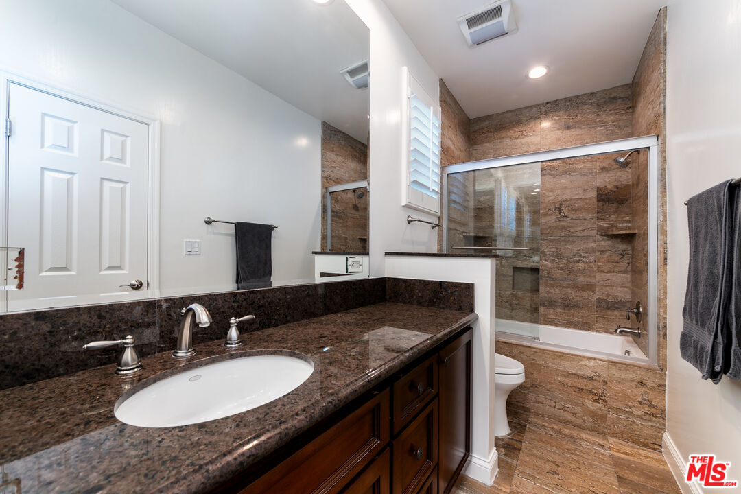 125 S Elm Dr Unit: 201