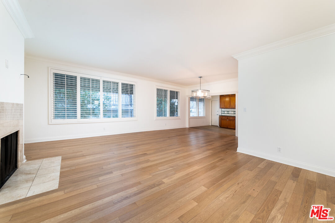 125 S Elm Dr Unit: 201