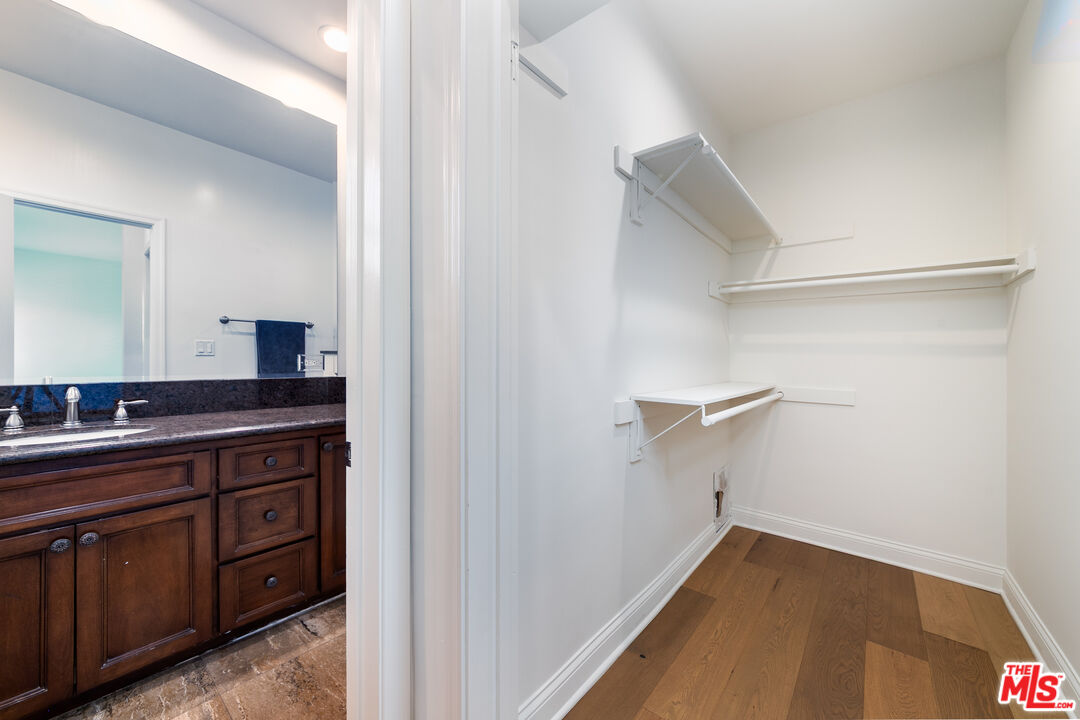 125 S Elm Dr Unit: 201