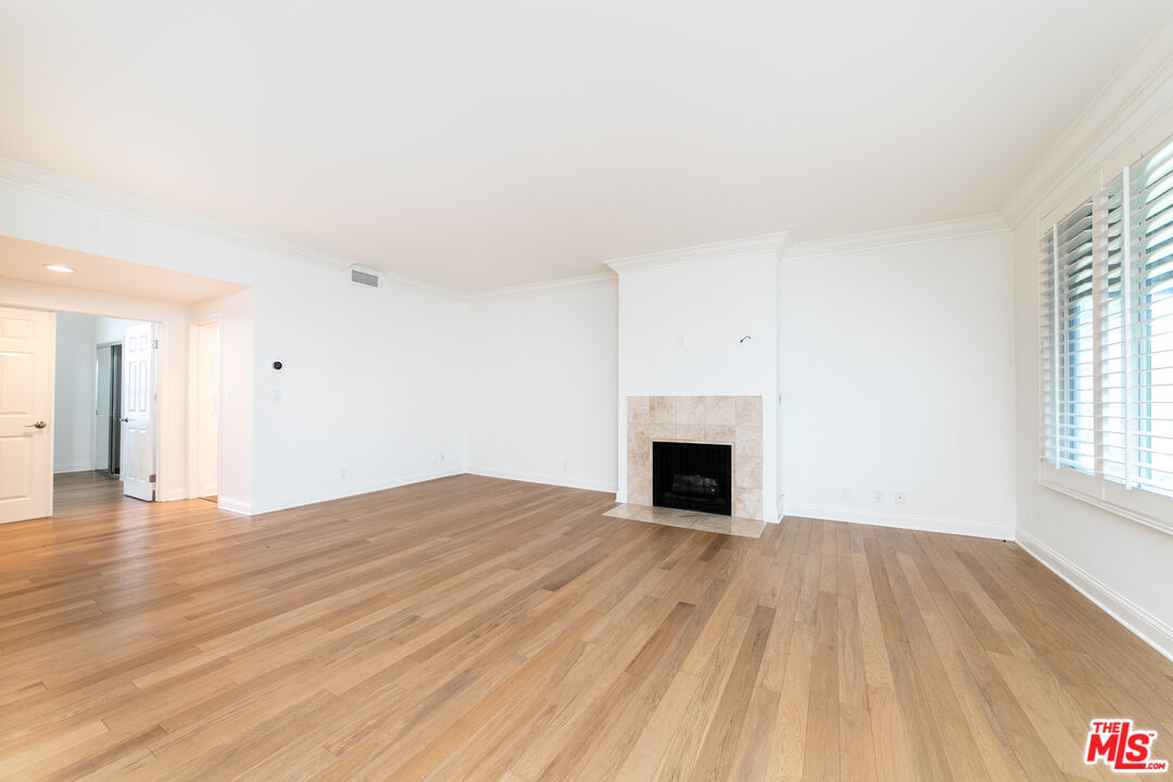 125 S Elm Dr Unit: 201