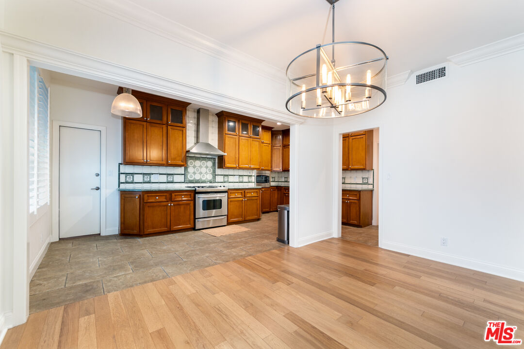 125 S Elm Dr Unit: 201