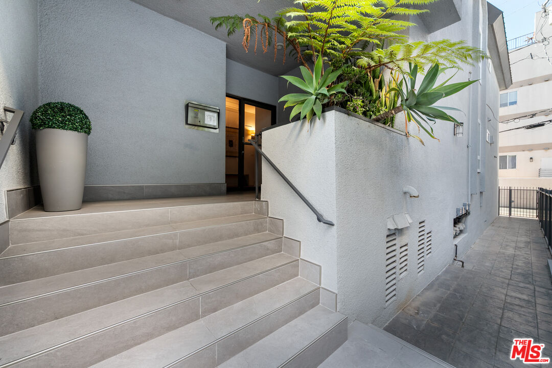 125 S Elm Dr Unit: 201