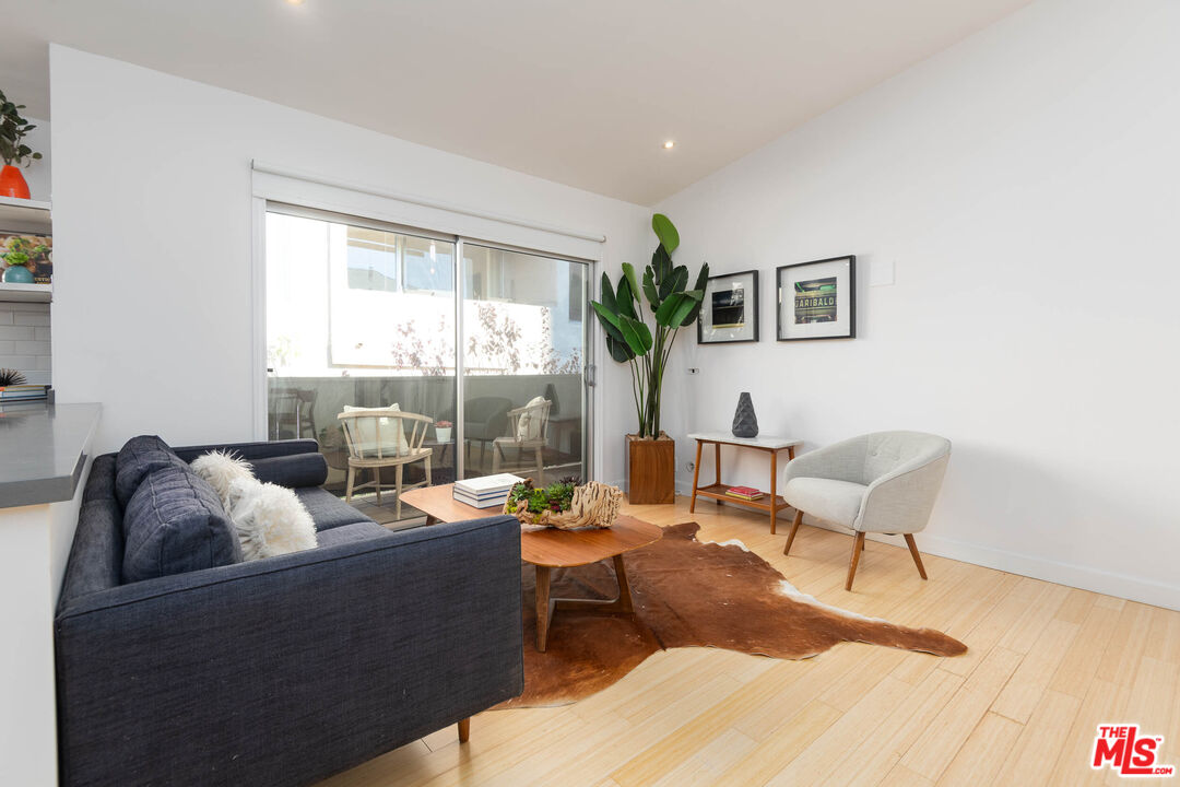 11634 Gorham Ave Unit: 203