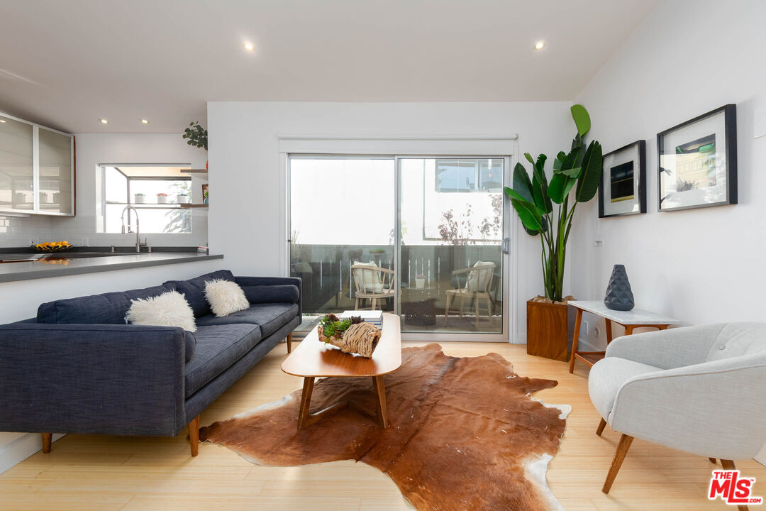 11634 Gorham Ave Unit: 203