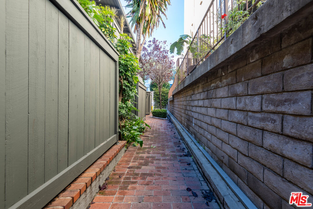 11634 Gorham Ave Unit: 203