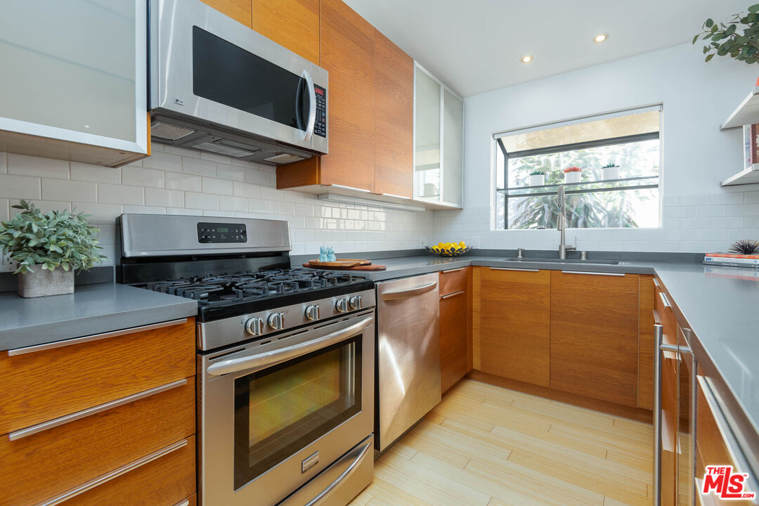 11634 Gorham Ave Unit: 203