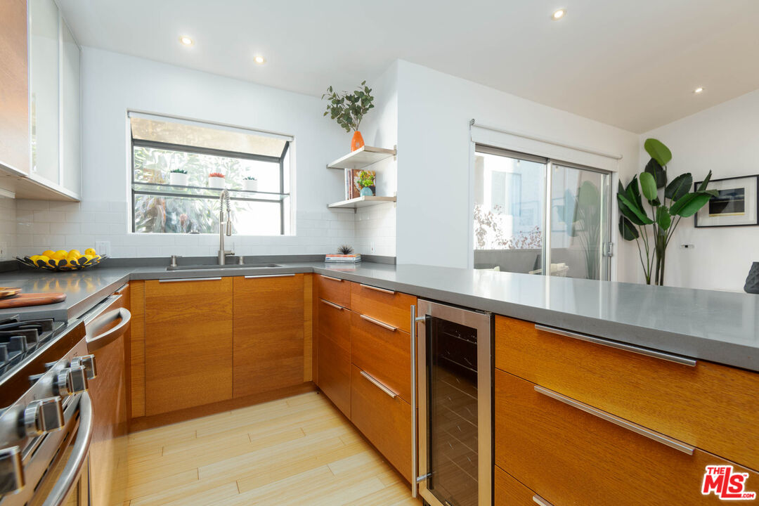 11634 Gorham Ave Unit: 203