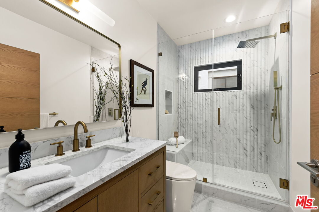 11923 Gorham Ave Unit: 102