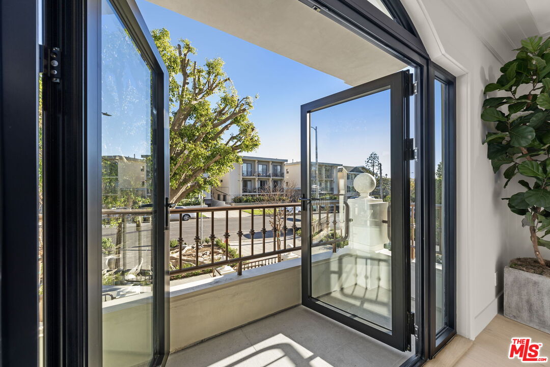 11923 Gorham Ave Unit: 102