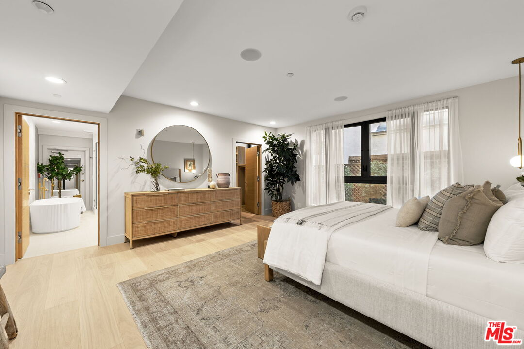 11923 Gorham Ave Unit: 102