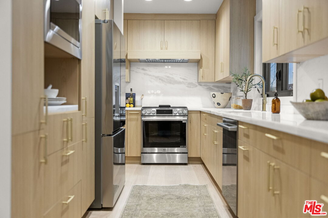 11923 Gorham Ave Unit: 102