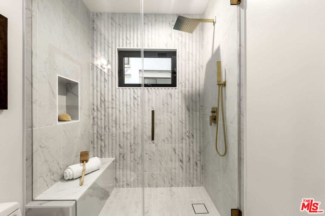 11923 Gorham Ave Unit: 102