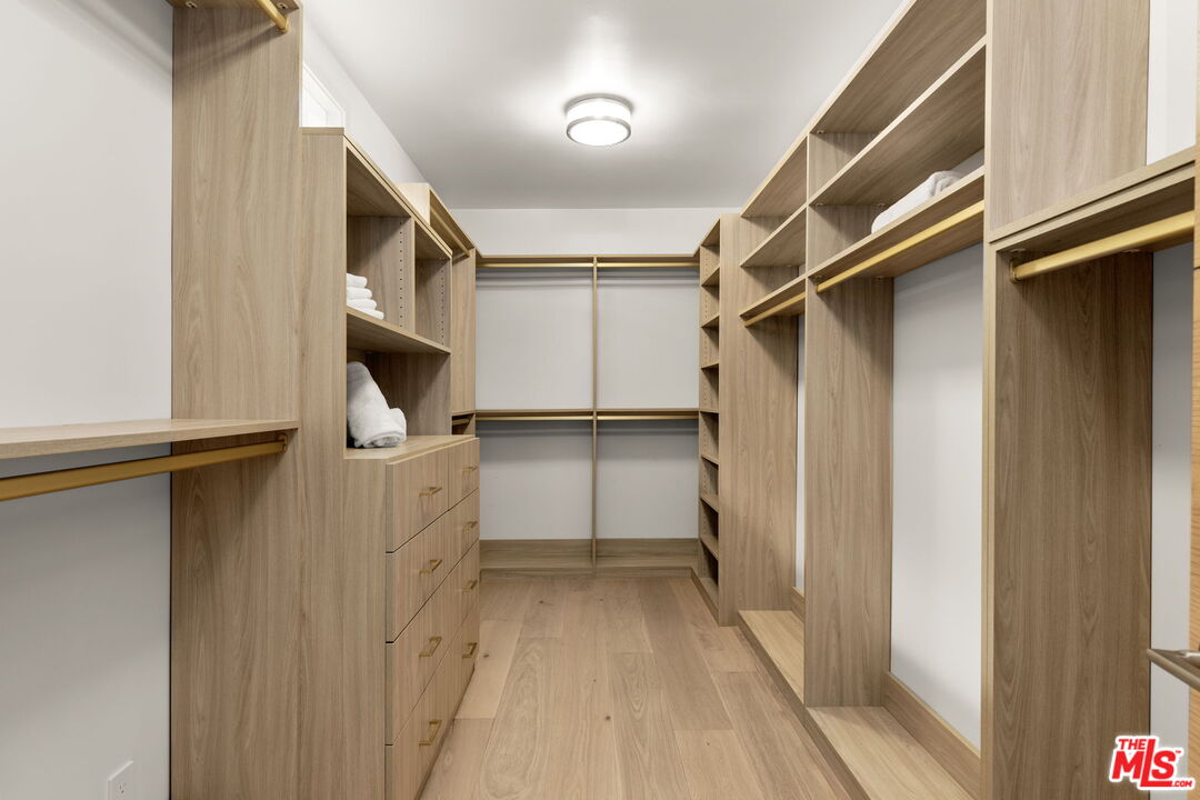 11923 Gorham Ave Unit: 102