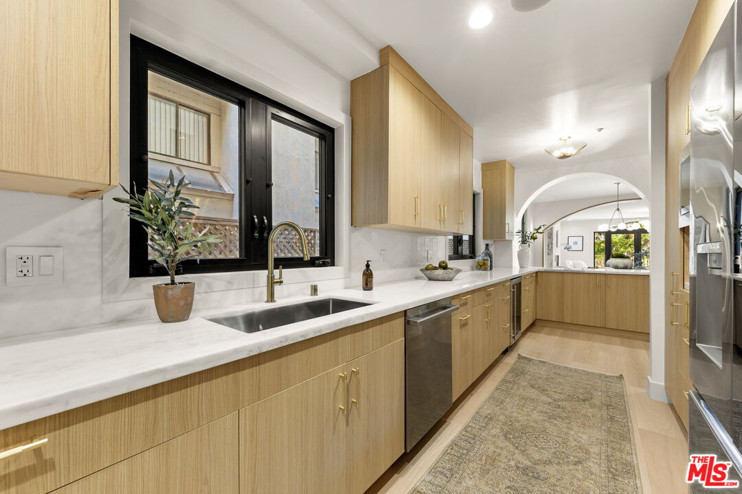 11923 Gorham Ave Unit: 102