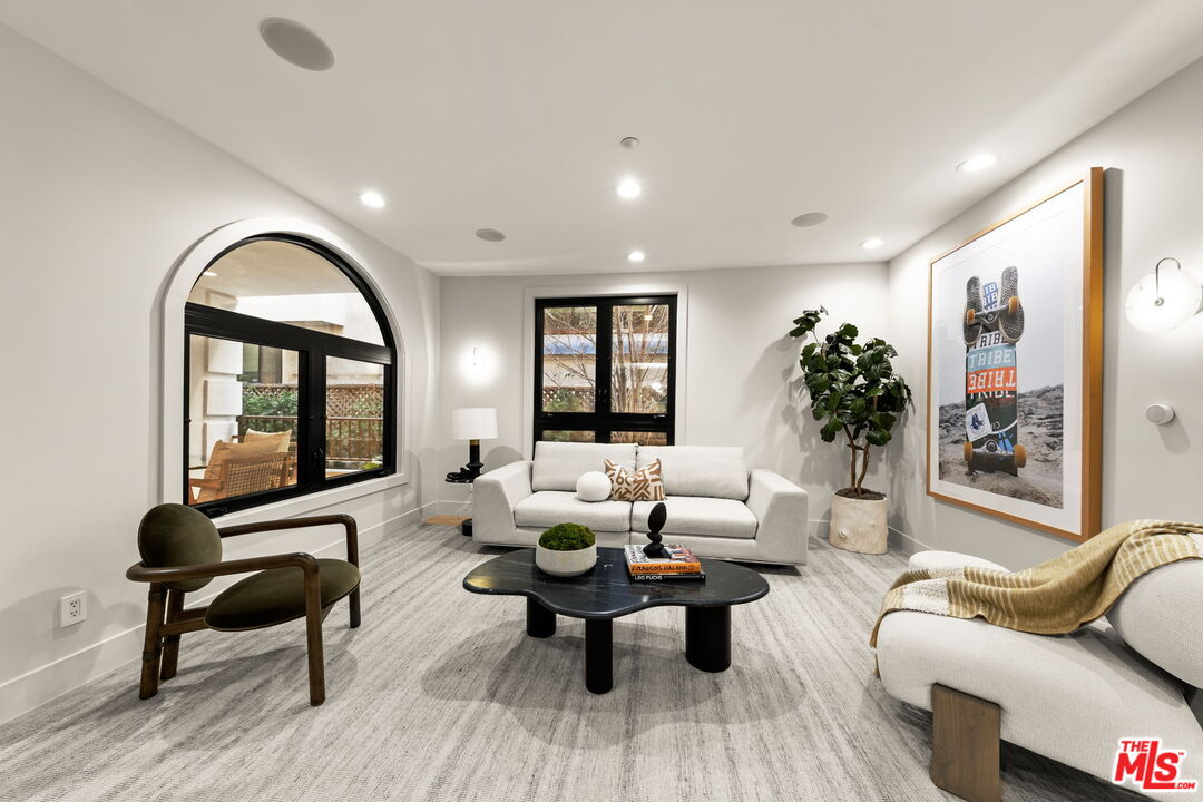 11923 Gorham Ave Unit: 102