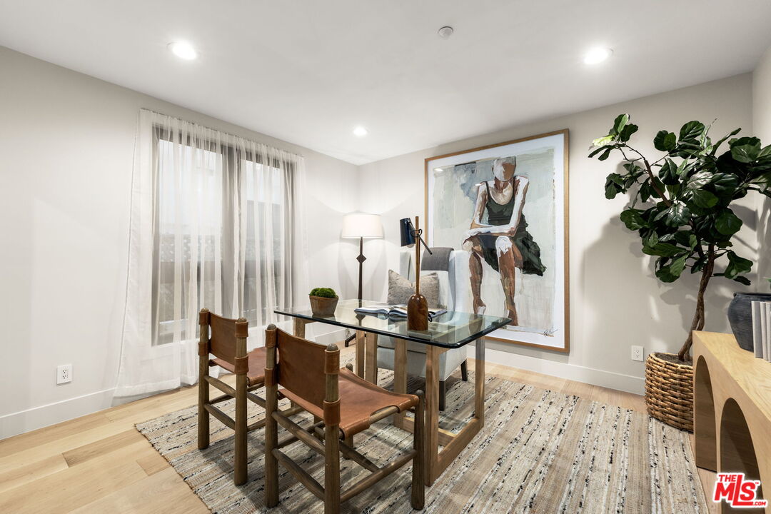 11923 Gorham Ave Unit: 102