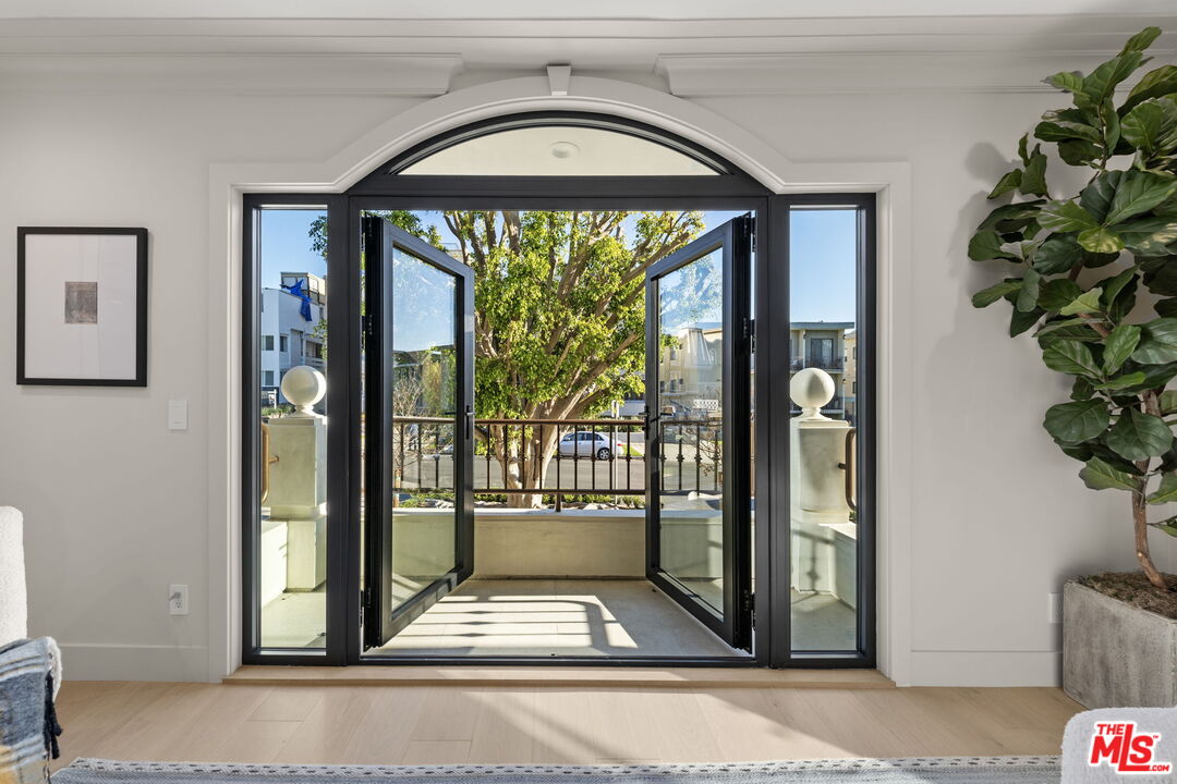 11923 Gorham Ave Unit: 102