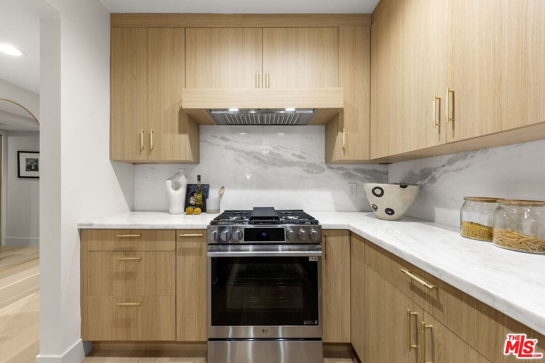 11923 Gorham Ave Unit: 102