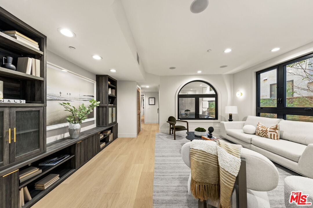 11923 Gorham Ave Unit: 102