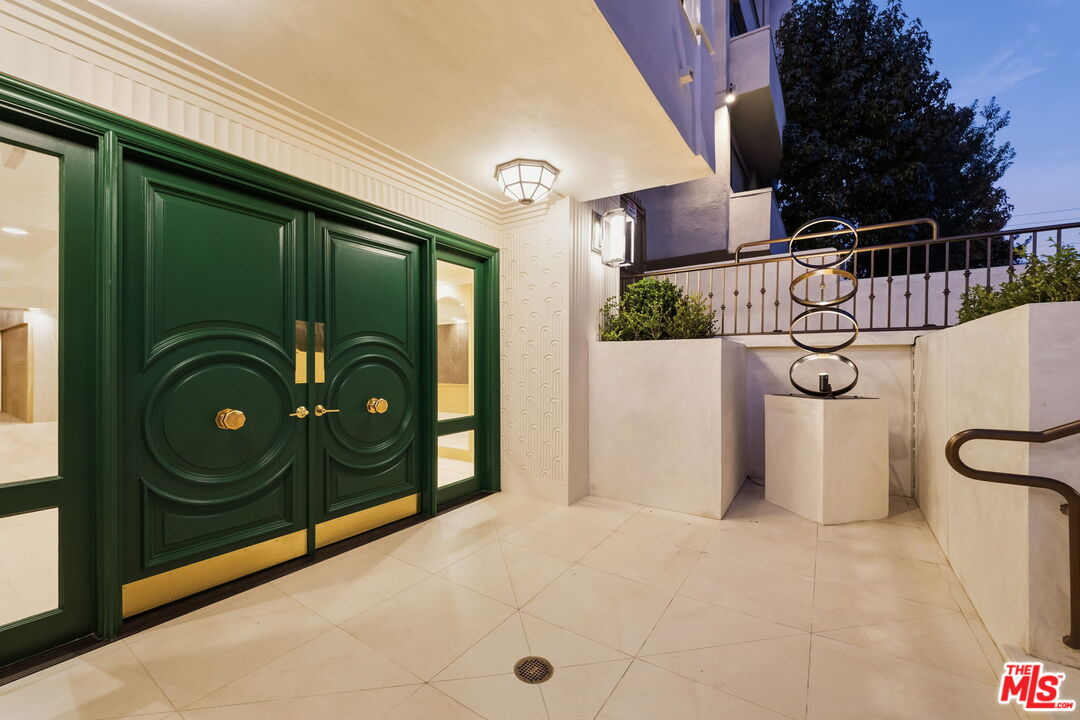 11923 Gorham Ave Unit: 401