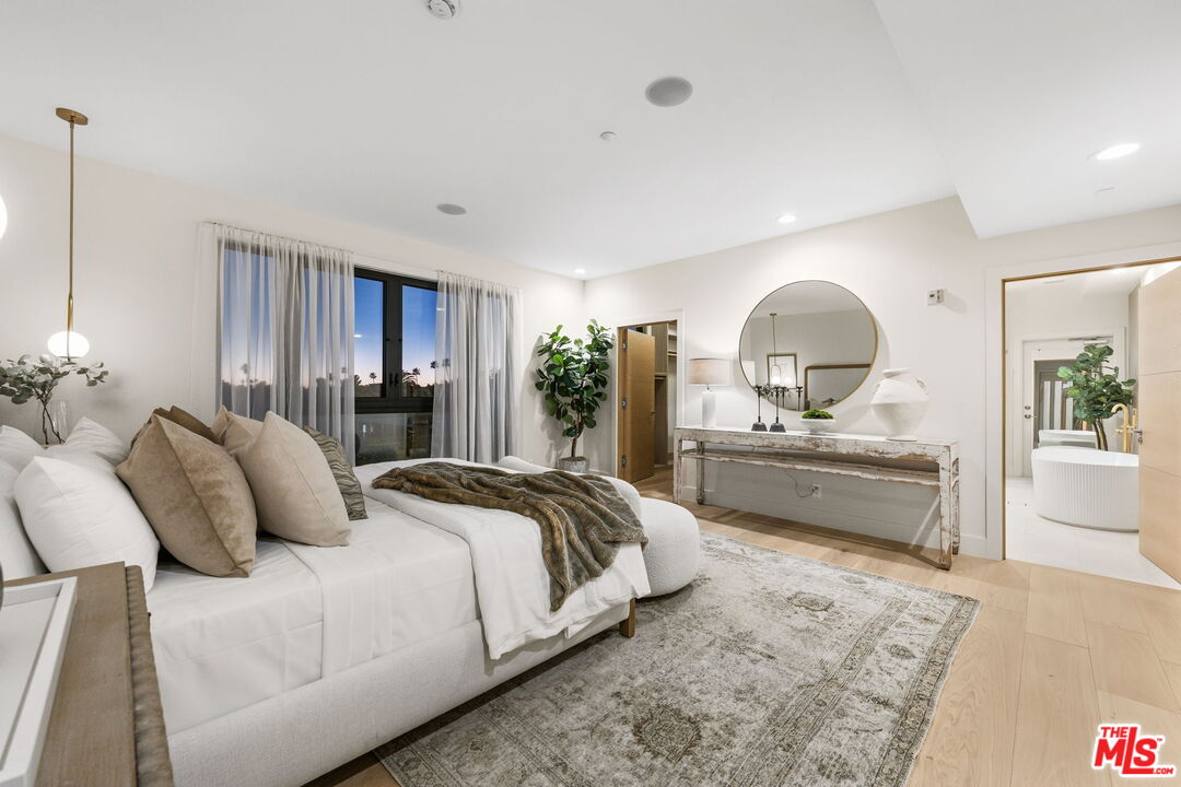 11923 Gorham Ave Unit: 401