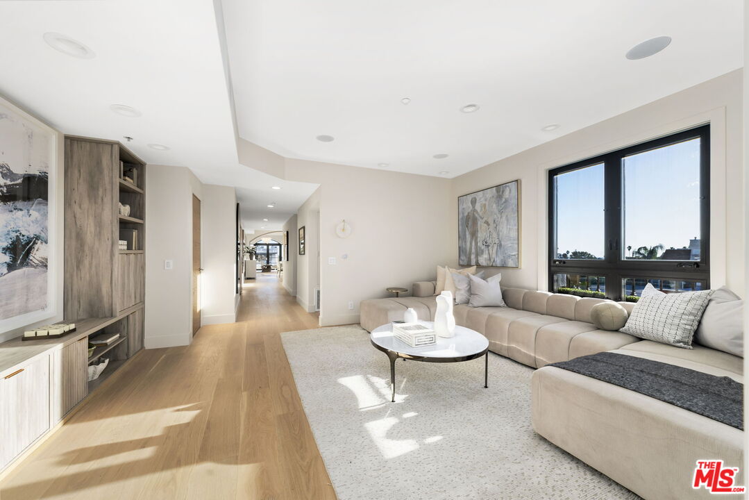 11923 Gorham Ave Unit: 401