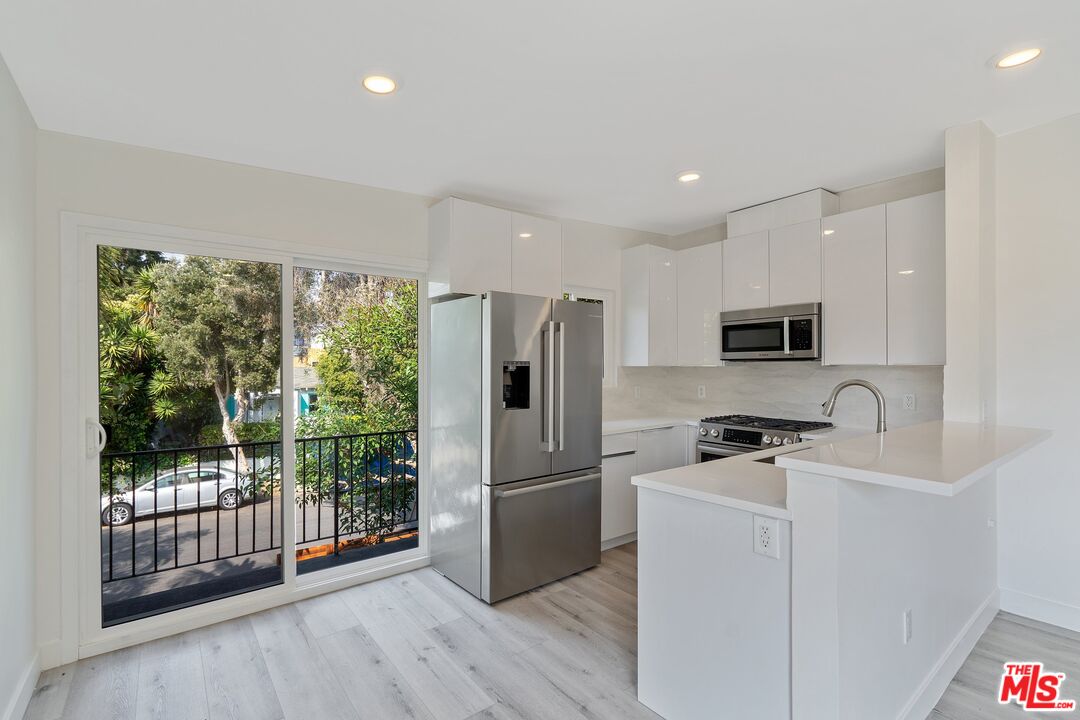 1025 Pleasantview Ave