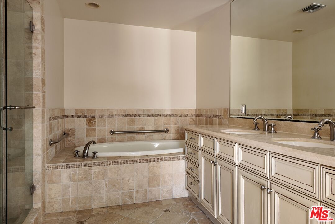 137 S Spalding Dr Unit: 203