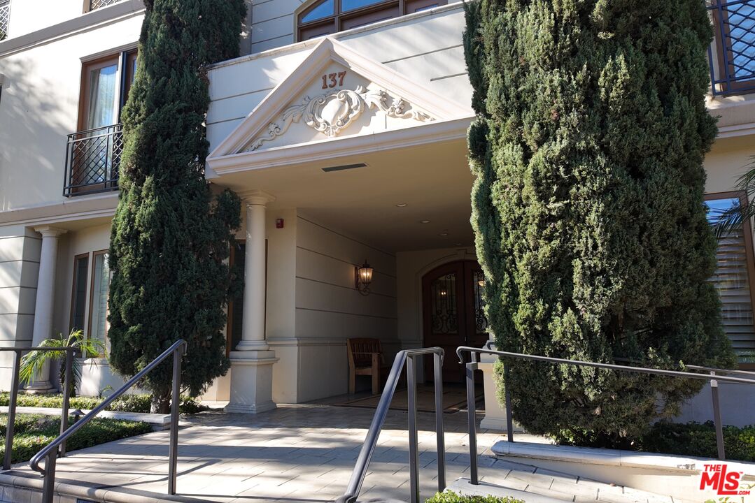 137 S Spalding Dr Unit: 203