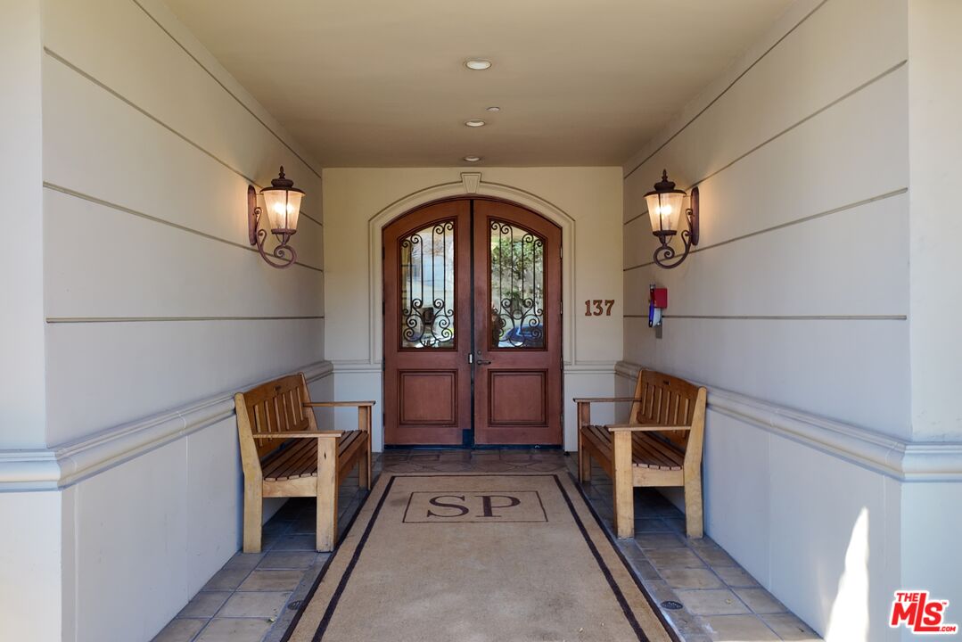 137 S Spalding Dr Unit: 203