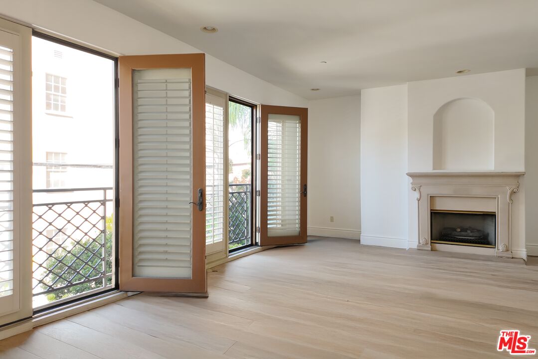 137 S Spalding Dr Unit: 203