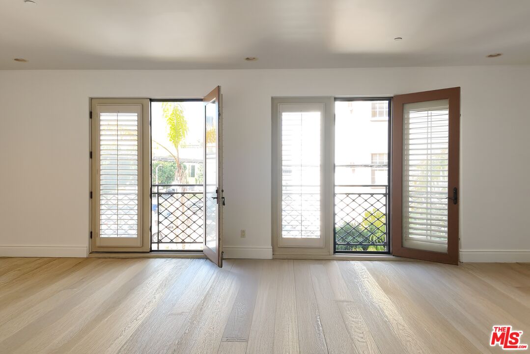 137 S Spalding Dr Unit: 203