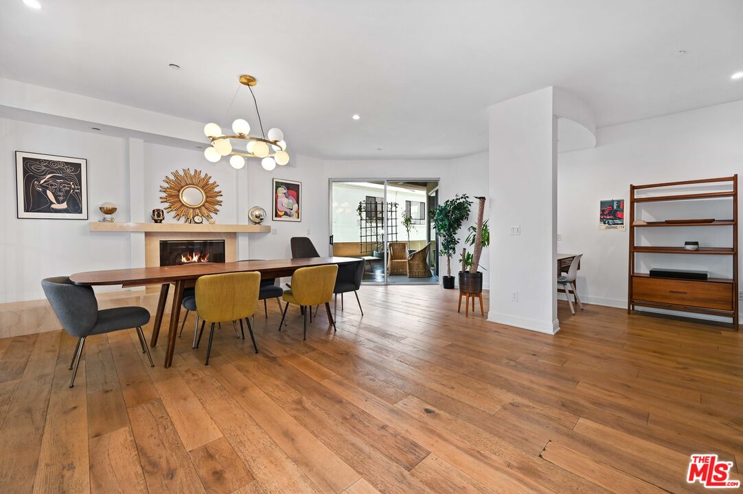 1521 Greenfield Ave Unit: 305