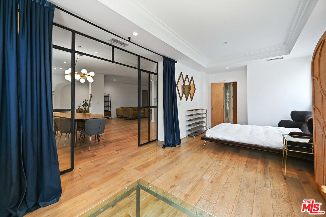 1521 Greenfield Ave Unit: 305