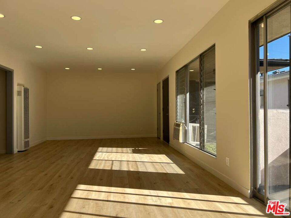 432 S Sherbourne Dr Unit: 4