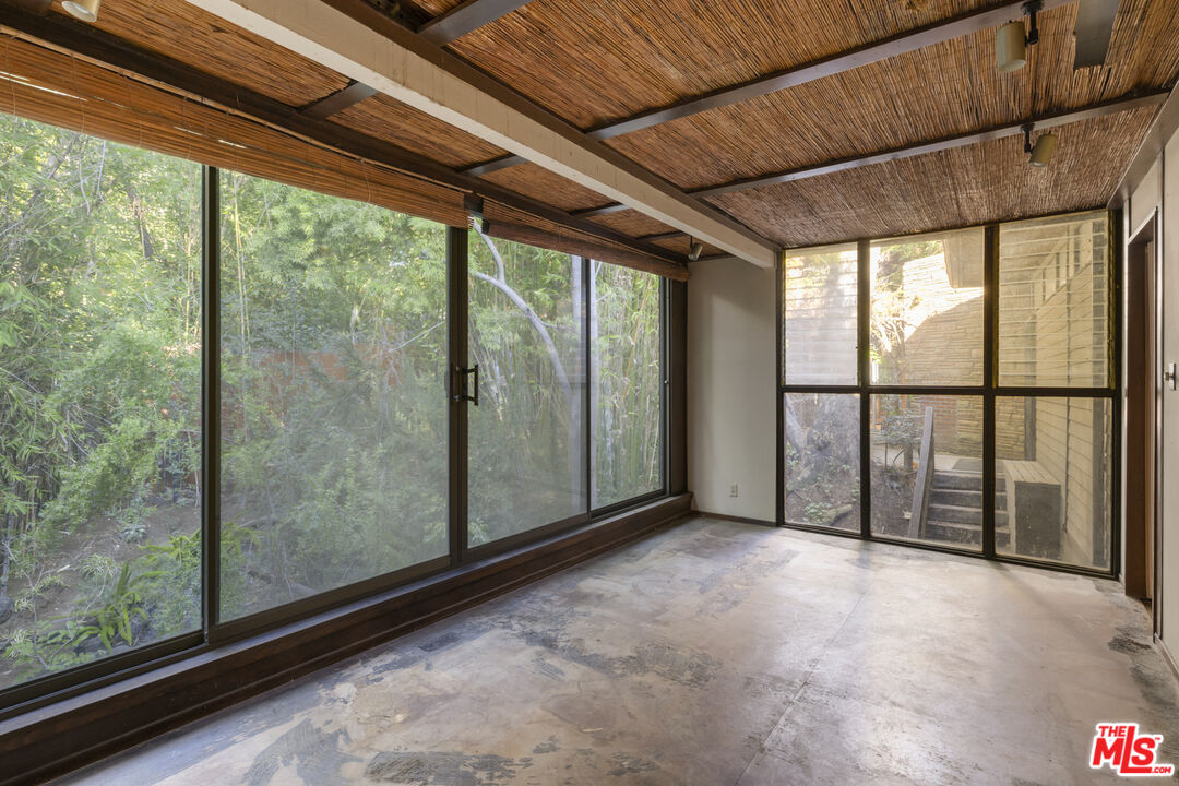 2716 Nichols Canyon Rd