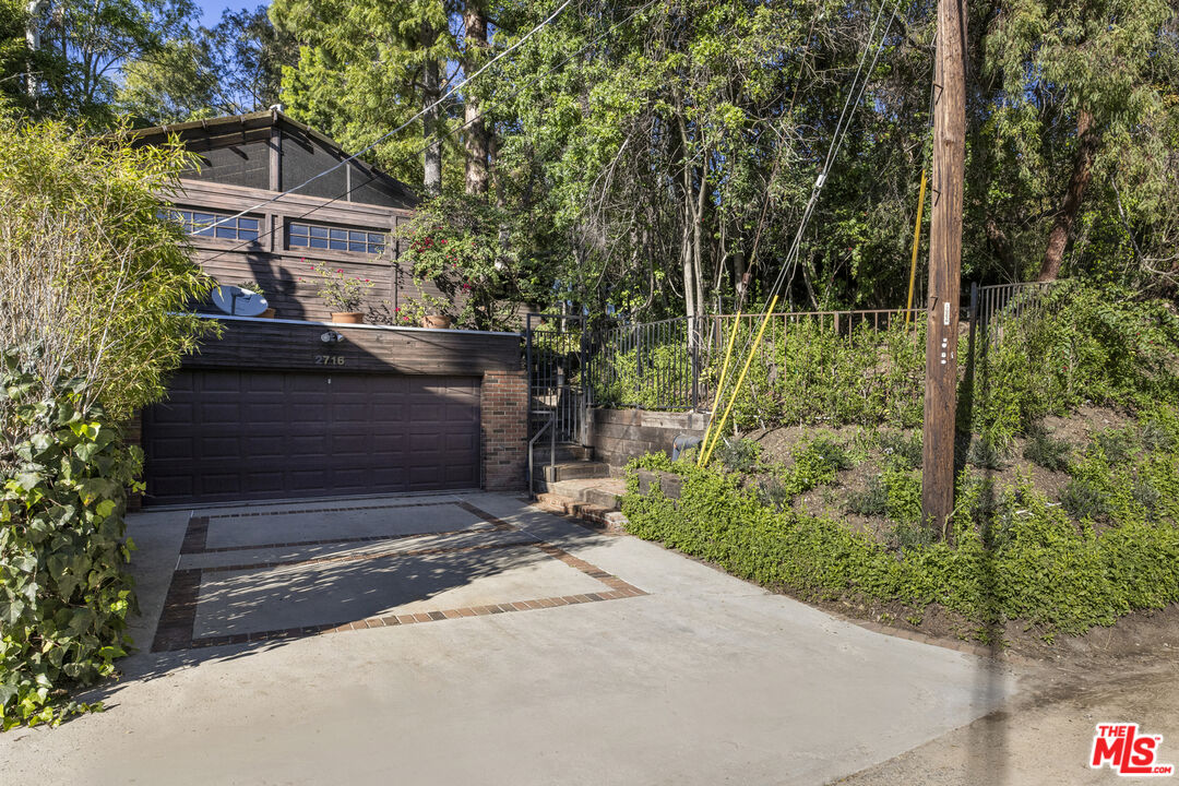 2716 Nichols Canyon Rd