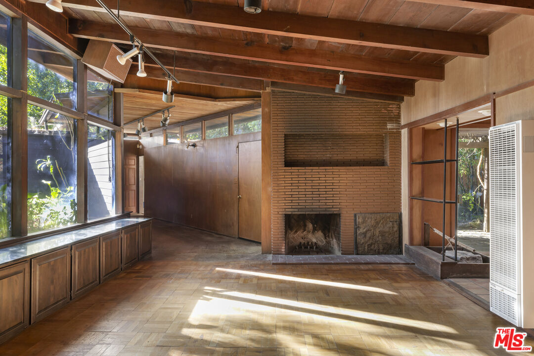 2716 Nichols Canyon Rd