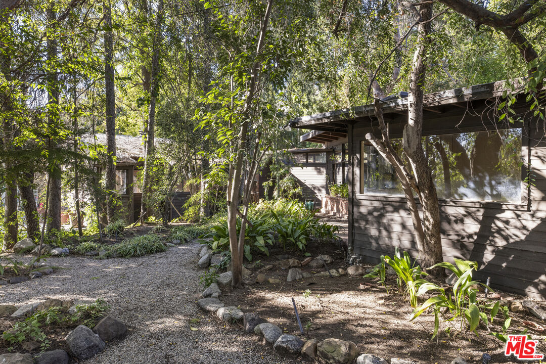 2716 Nichols Canyon Rd