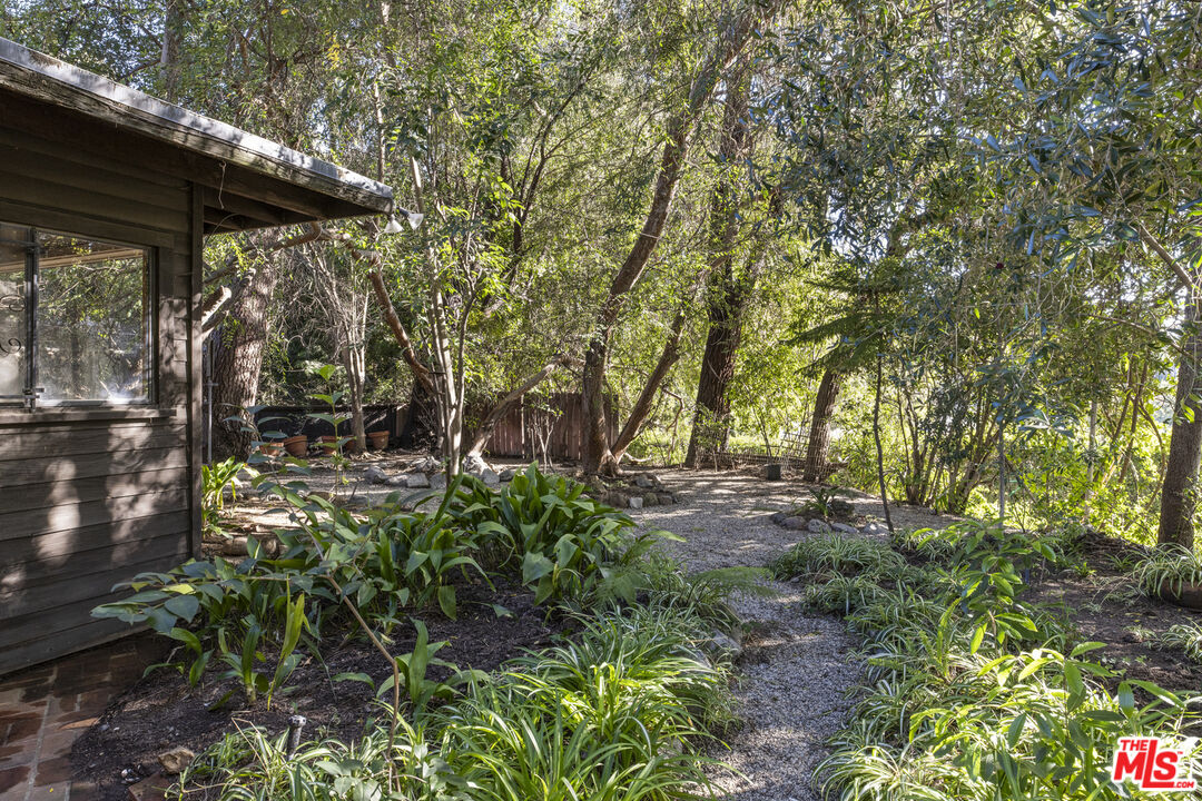 2716 Nichols Canyon Rd