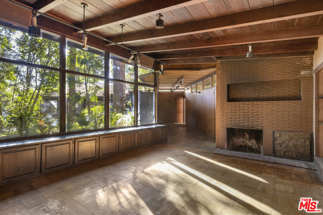 2716 Nichols Canyon Rd