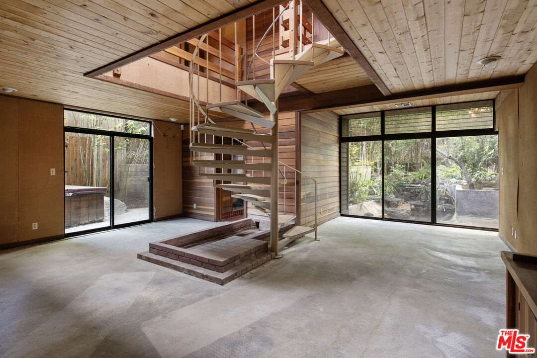 2716 Nichols Canyon Rd