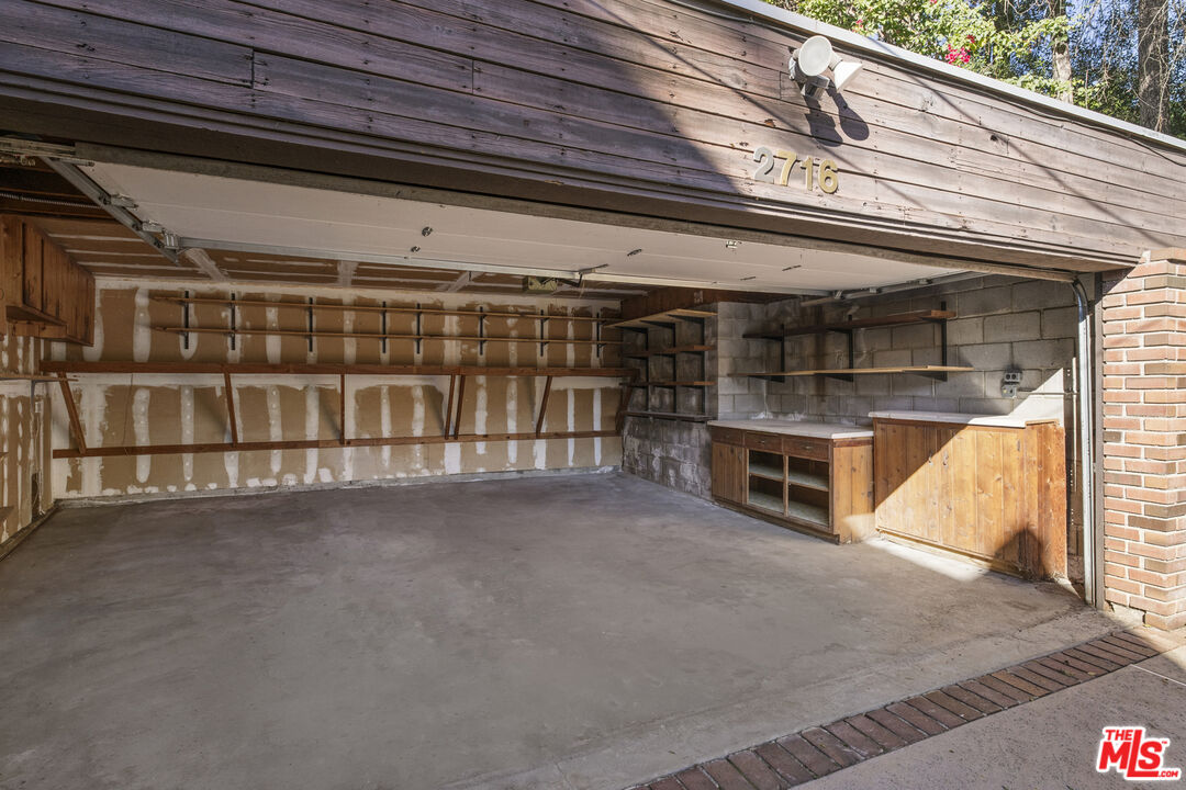 2716 Nichols Canyon Rd