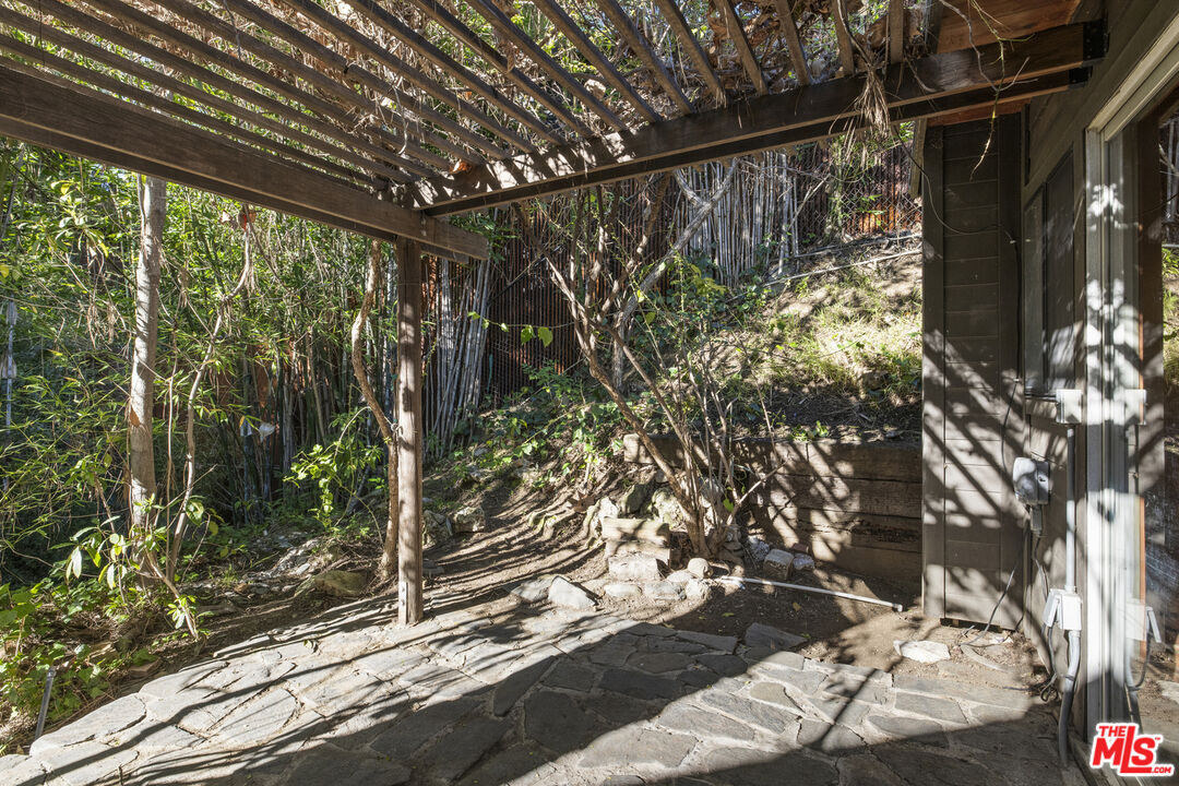 2716 Nichols Canyon Rd