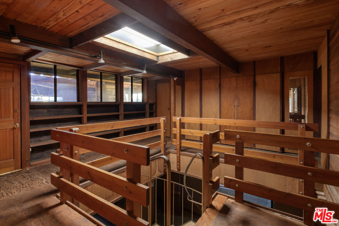 2716 Nichols Canyon Rd