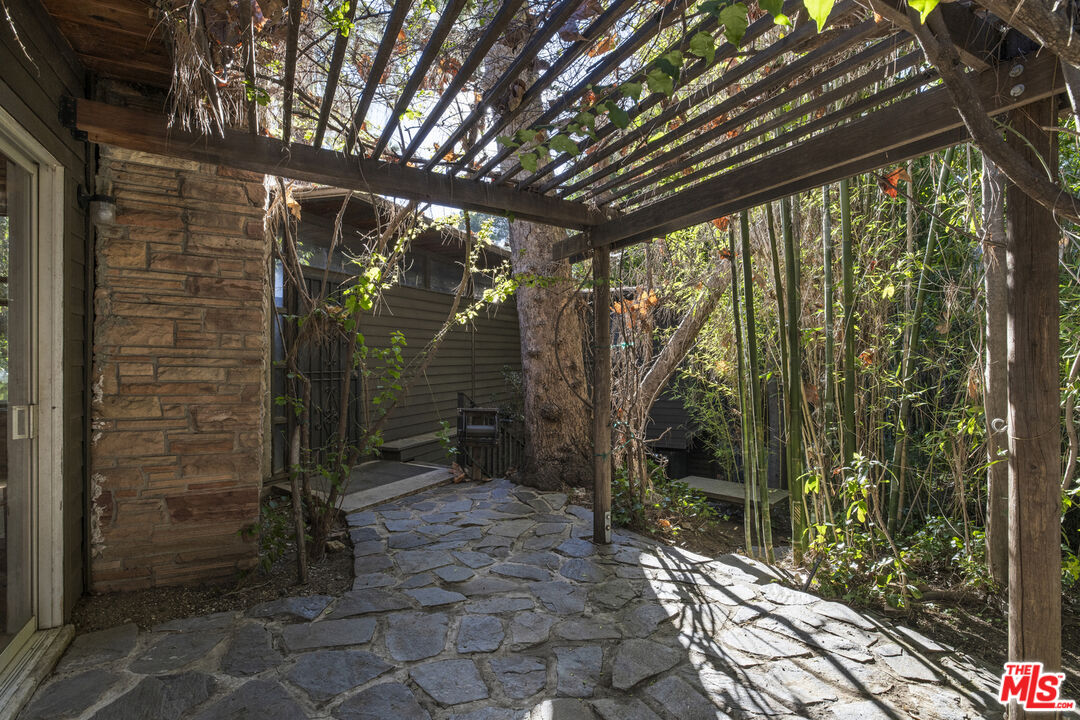 2716 Nichols Canyon Rd