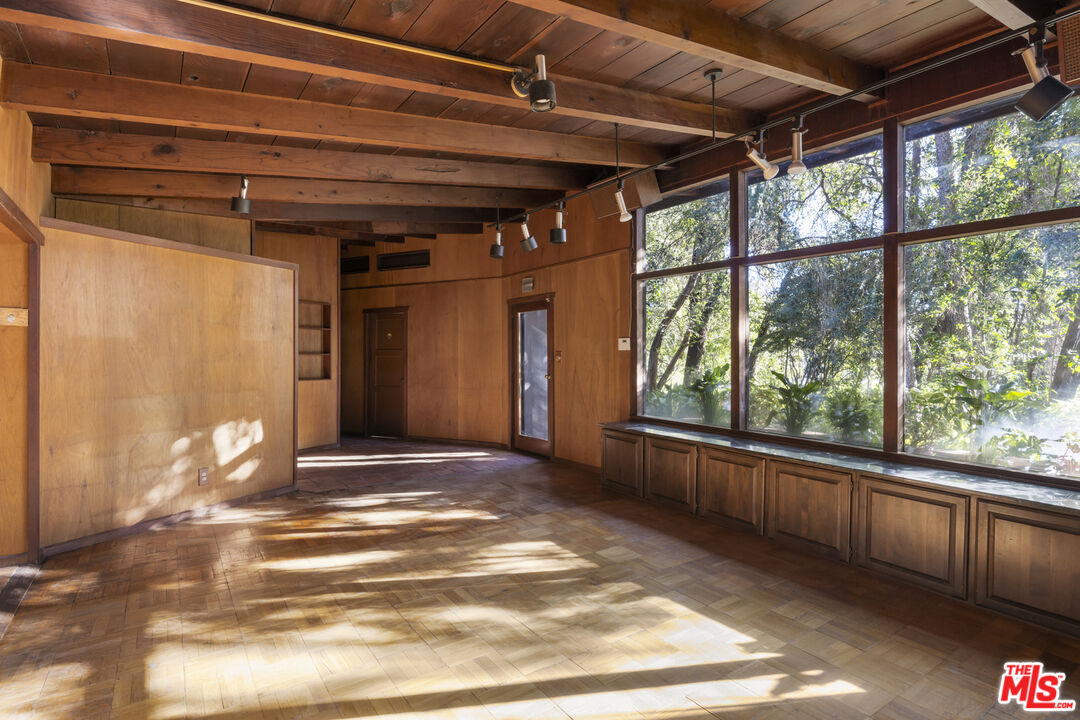 2716 Nichols Canyon Rd