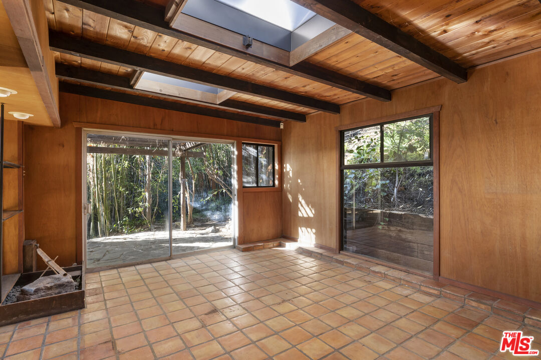 2716 Nichols Canyon Rd