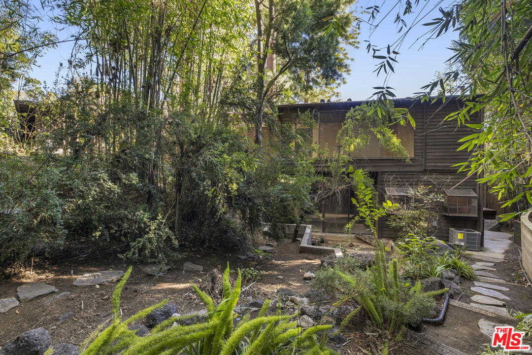 2716 Nichols Canyon Rd